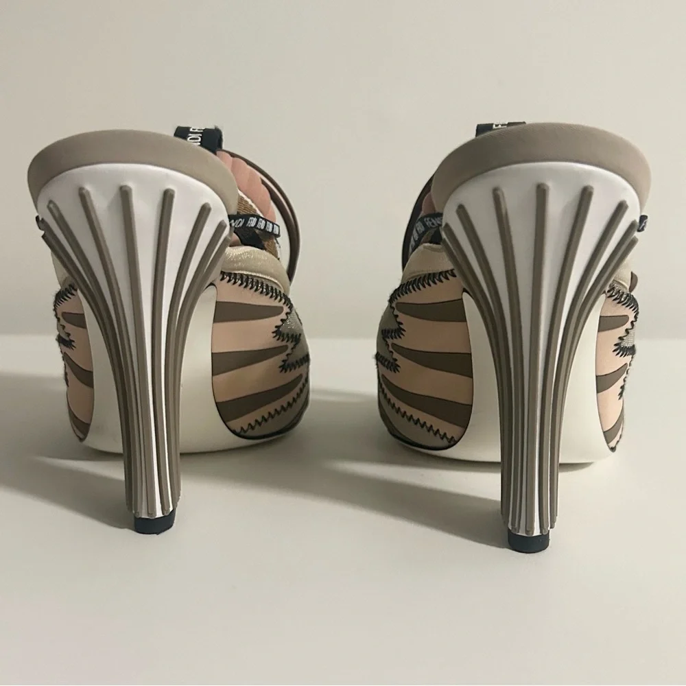 Beautiful Authentic Fendi Neoprene FFreedom Open Toe Sandals. Lightly Worn - Picture 5 of 12